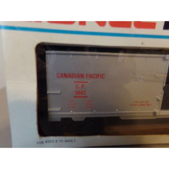 Lionel Canadian Pacific Box Car 9442 - Picture 2 of 5